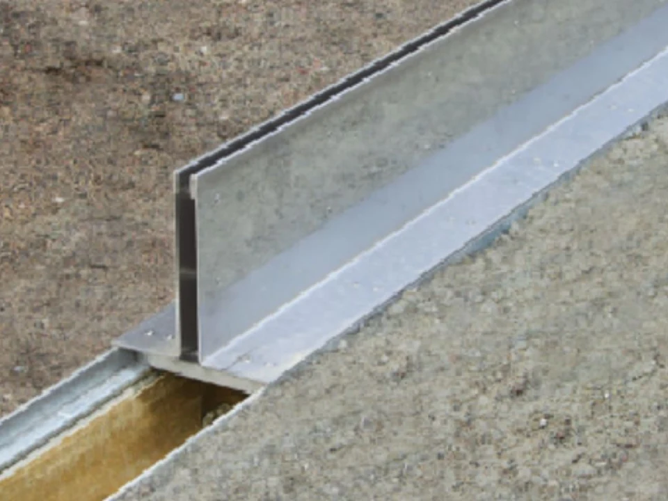 Reja Central Ranurada